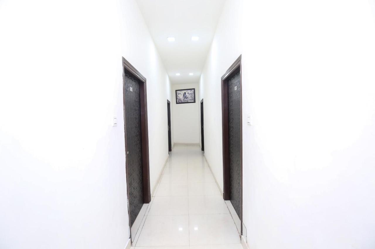 Hotel Oyo 24851 R Continental 3*
