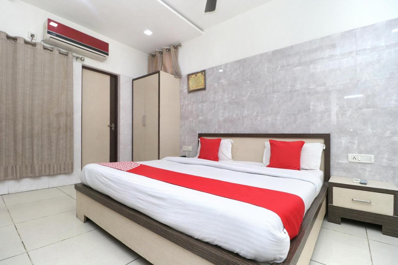 Hotel Oyo 23357 Raj Tirath Niwas