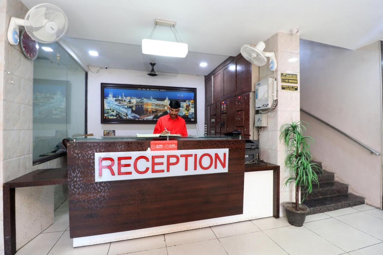 Oyo 23357 Raj Tirath Niwas Hotel
