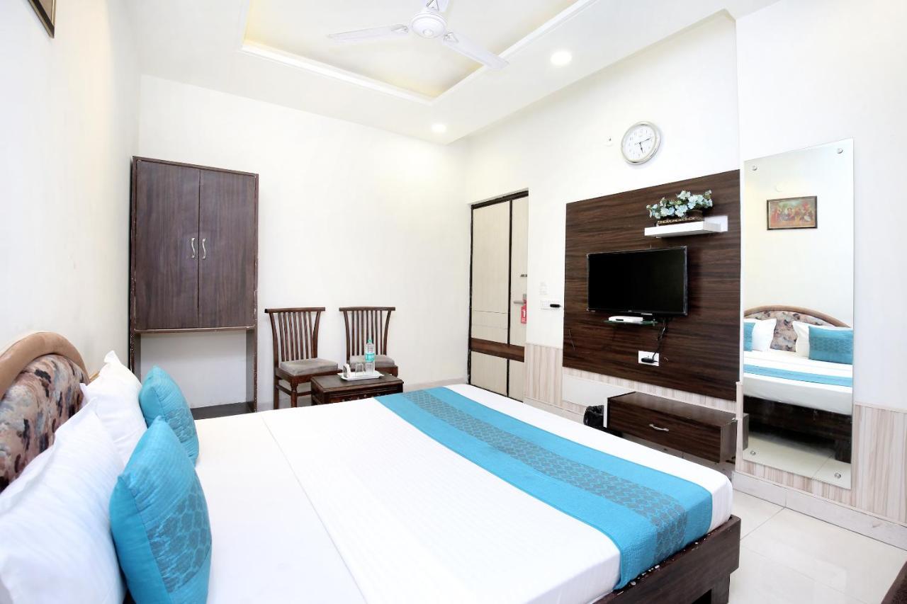 Hotel Oyo 14510 Harpal Classic 2*