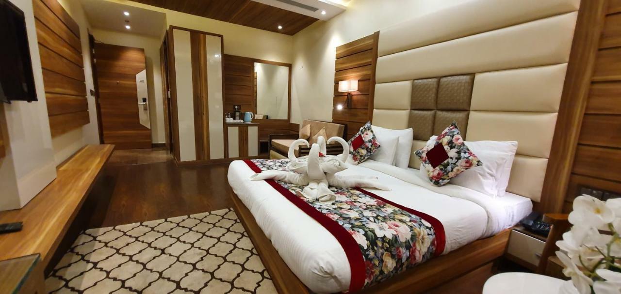 Makhan Residency Hotel
