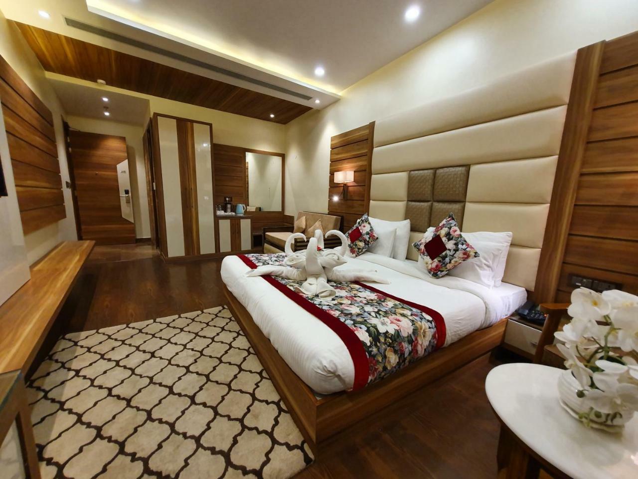 Hotel Makhan Residency 3*