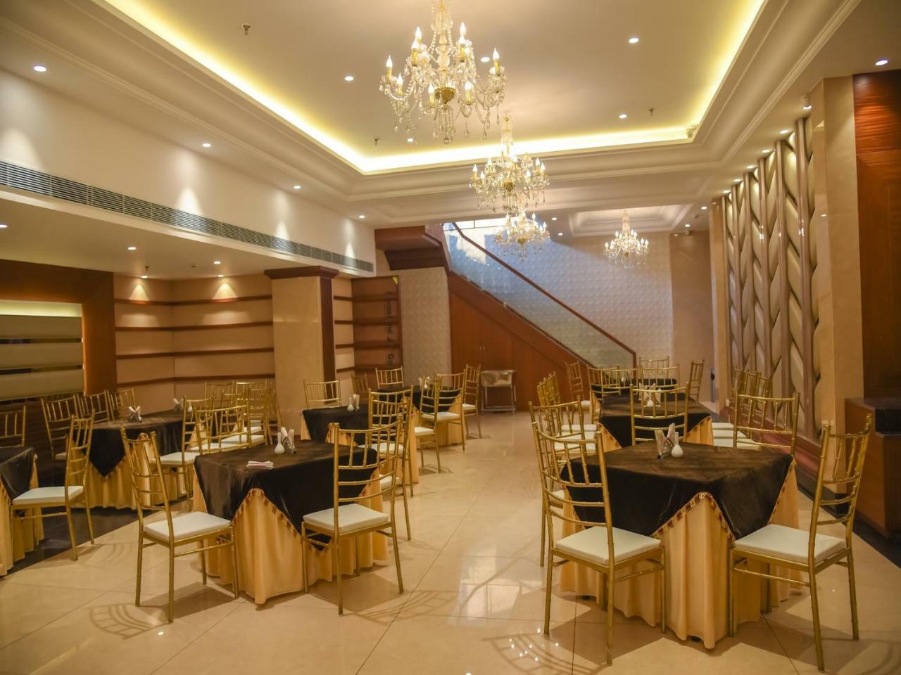 Hotel Bharawan Clarks Express Amritsar