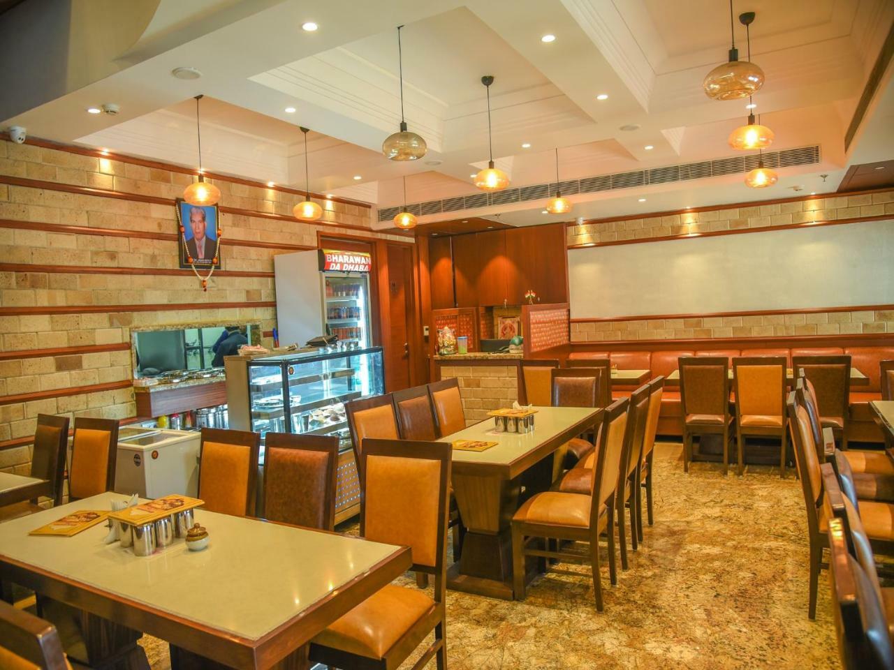 Hotel Bharawan Clarks Express Amritsar
