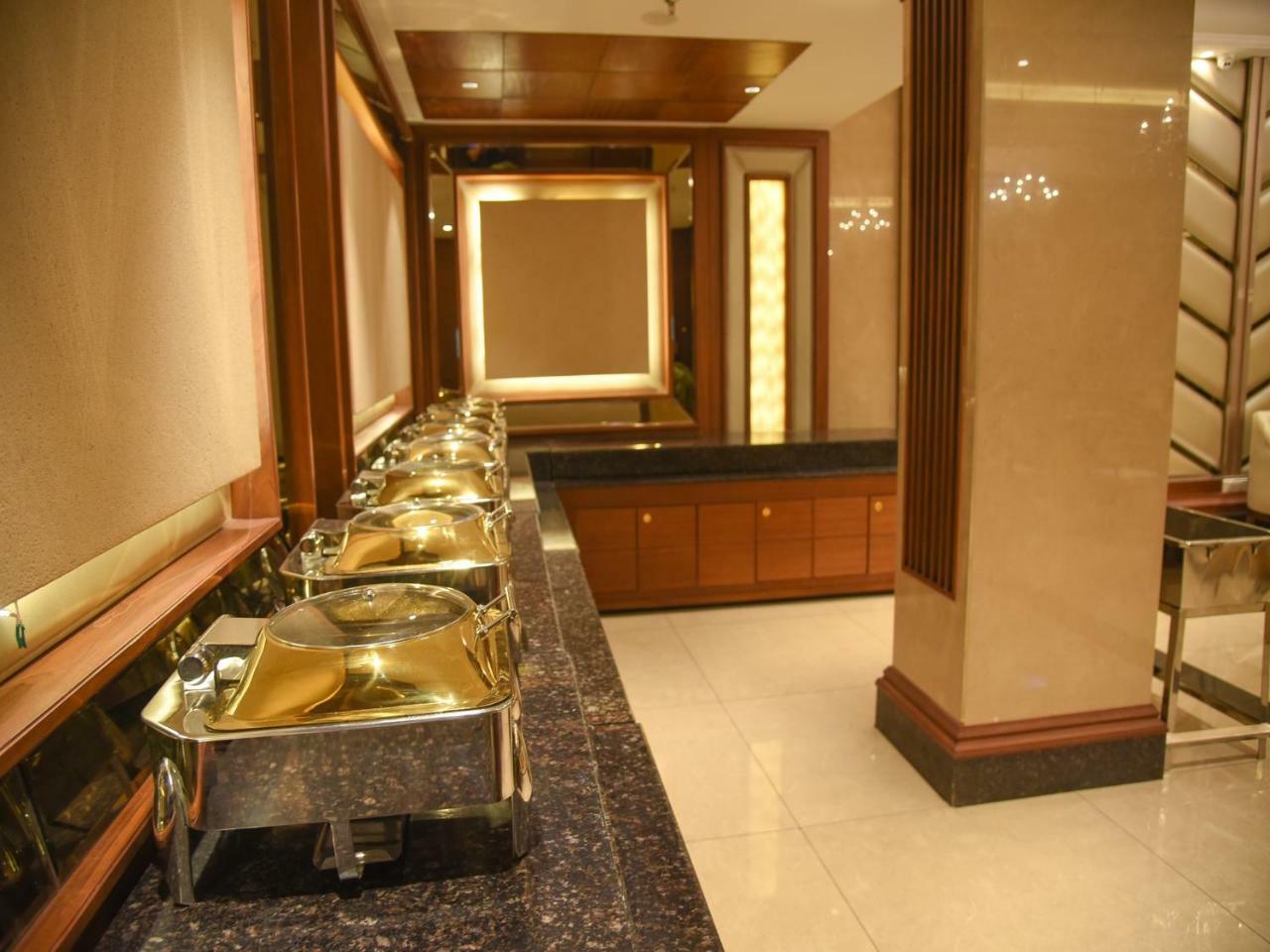Hotel Bharawan Clarks Express Amritsar
