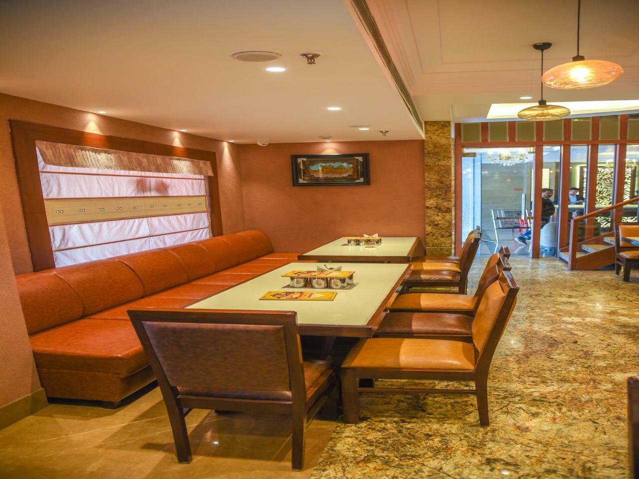 Bharawan Clarks Express Hotel 3*