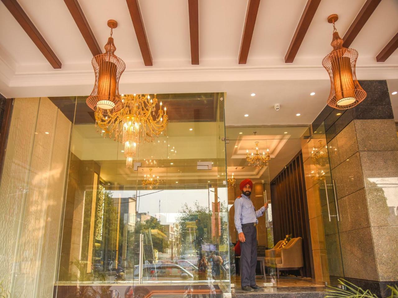 Bharawan Clarks Express Hotel Amritsar