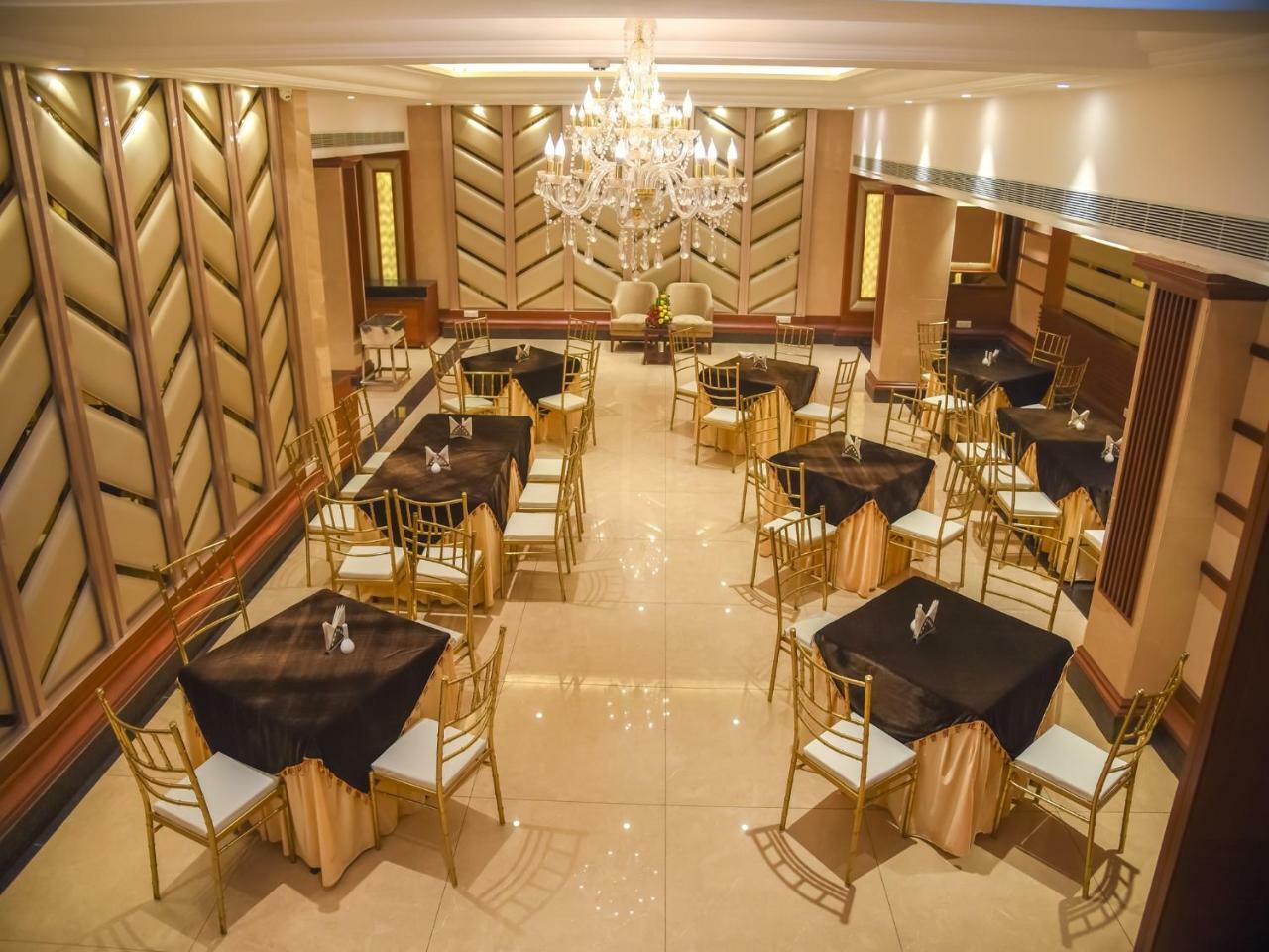 Bharawan Clarks Express Hotel 3*