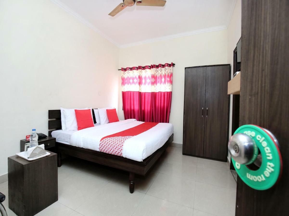 Oyo 14621 Dream Residency 3*