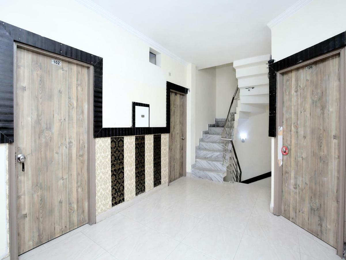 Oyo 14621 Dream Residency 3*