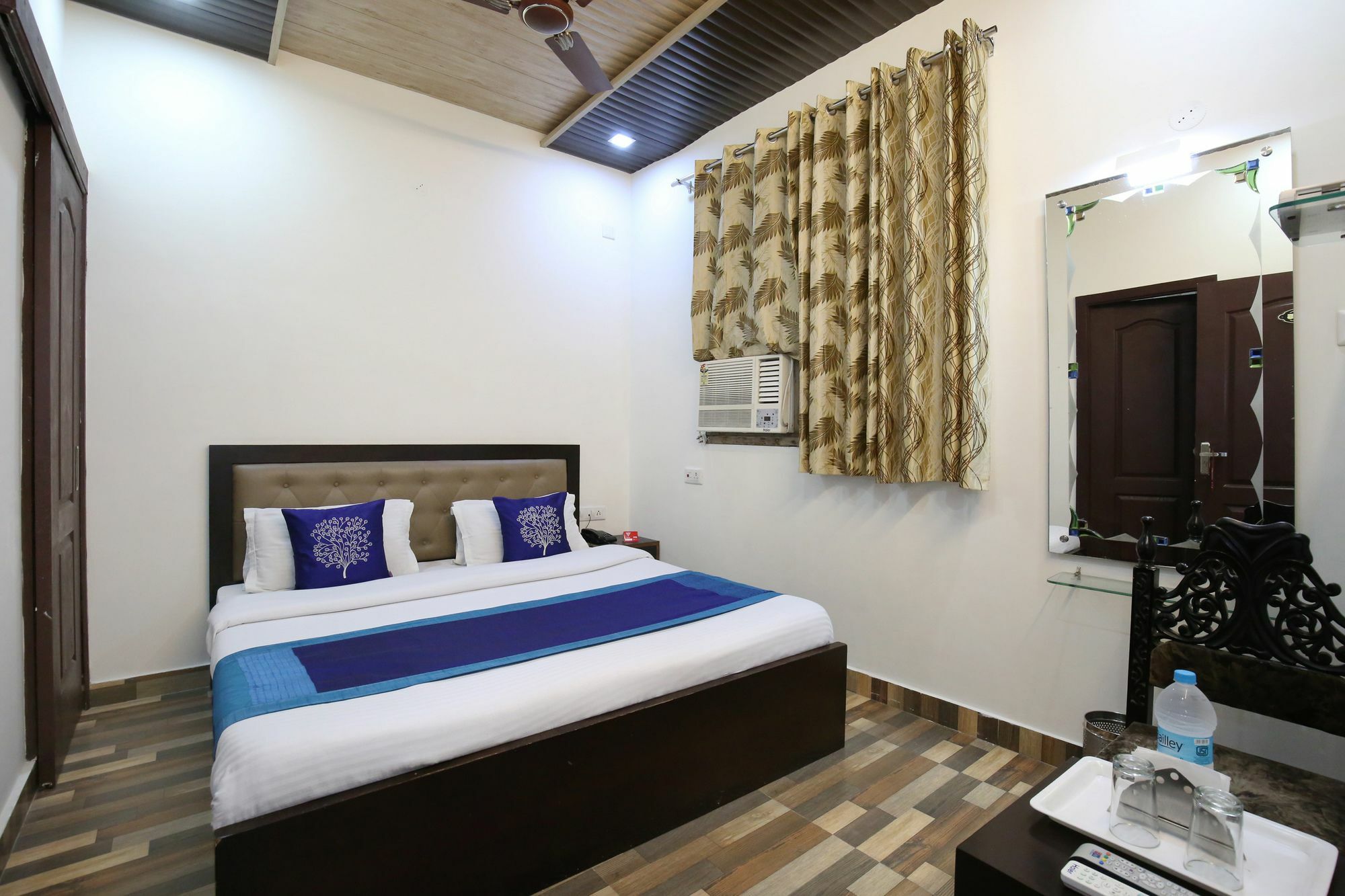 Oyo 9602 Bharat Hotel 3*