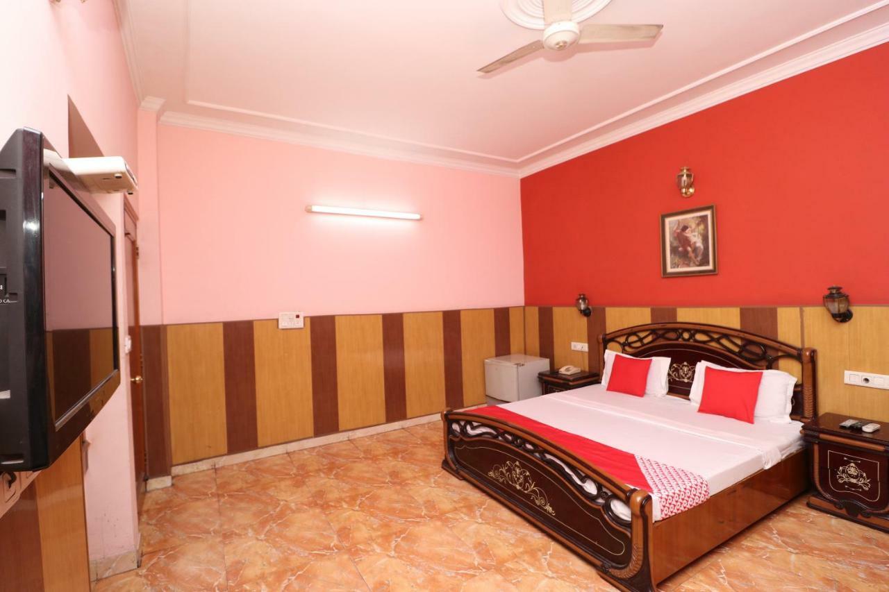 Vaccinated Staff - Capital O 35965 Kishore Castle Hotel Amritsar