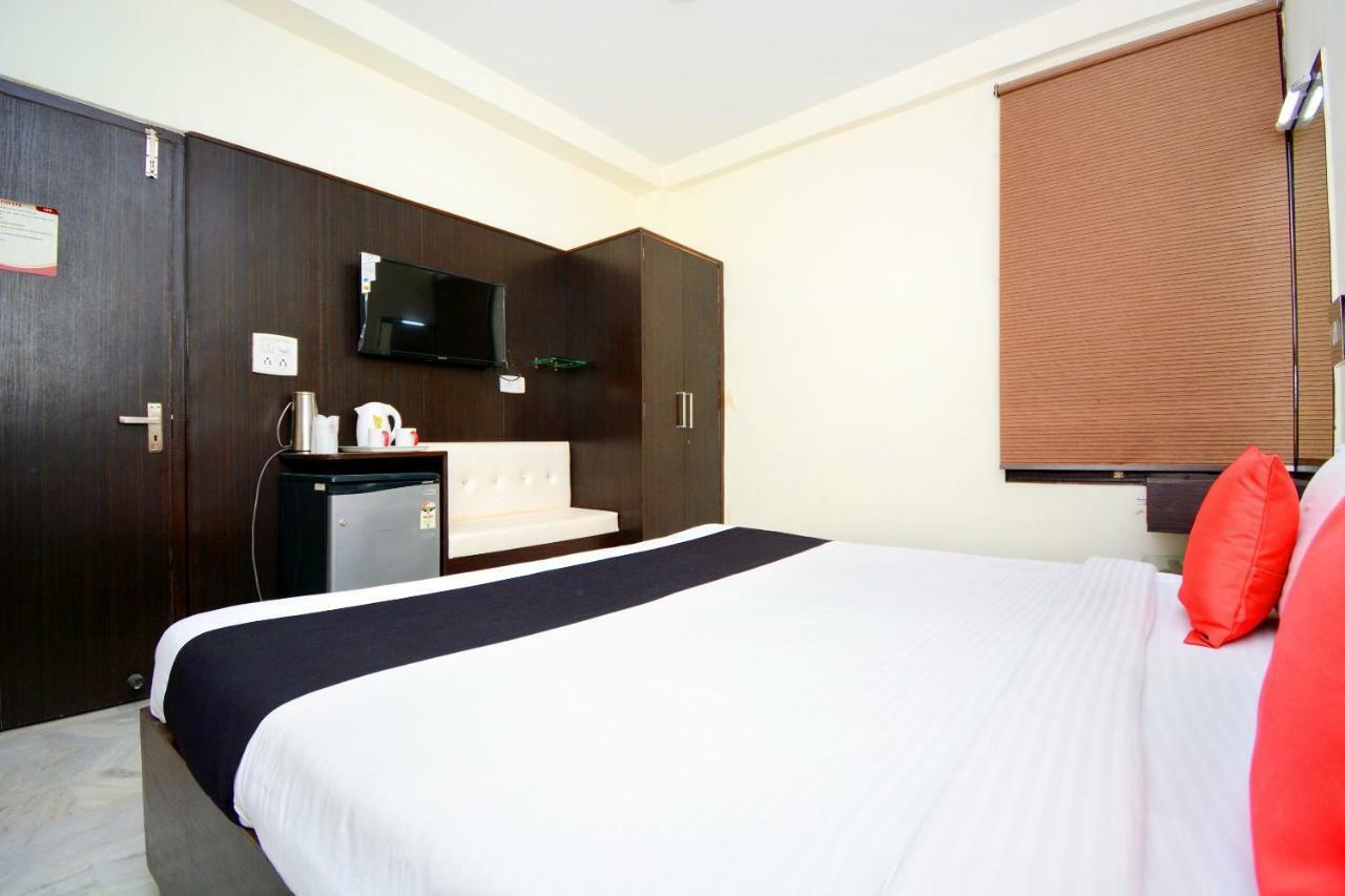 Capital O 4087 Akaal Residency
