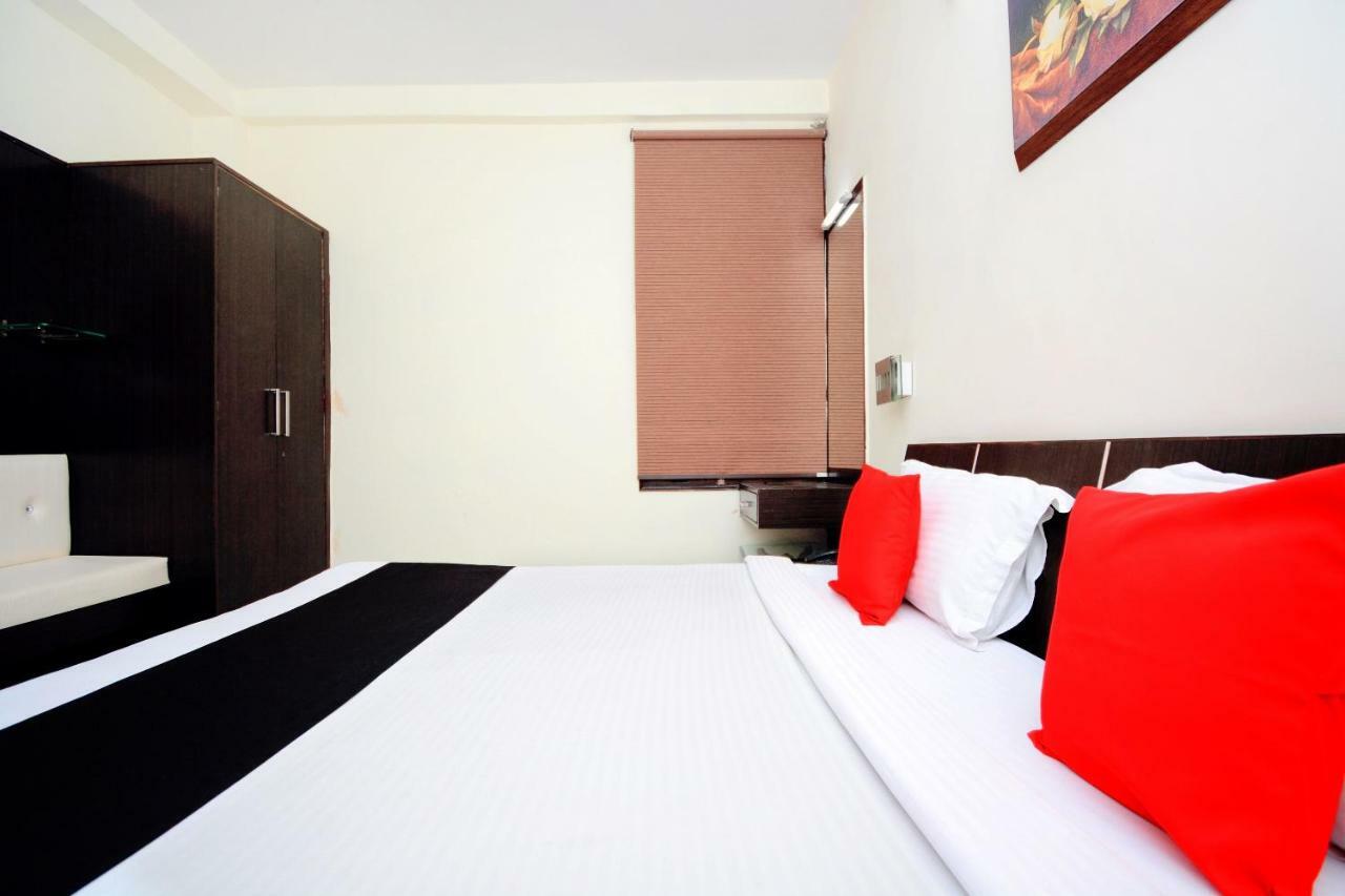 Capital O 4087 Akaal Residency