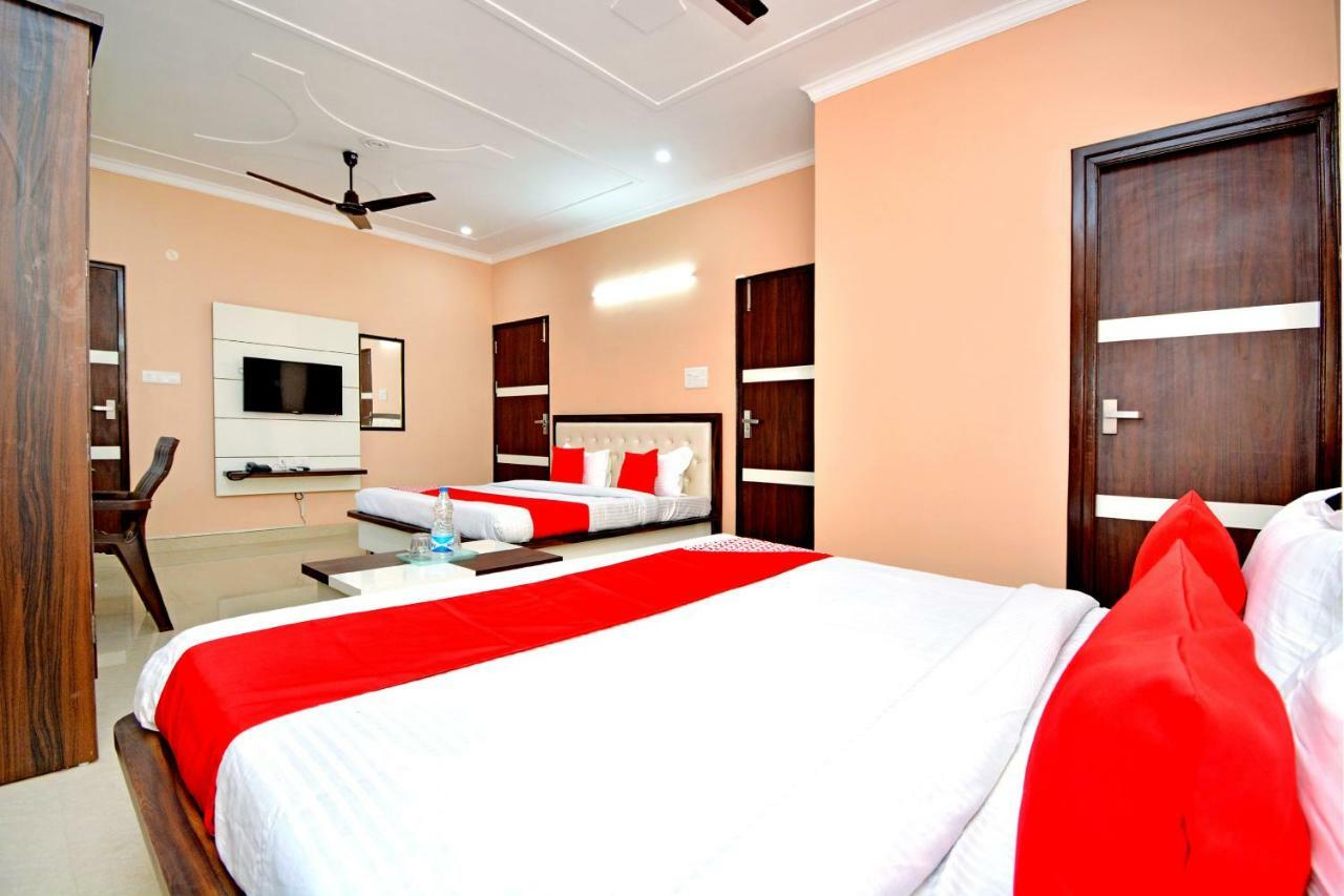 Oyo 40676 Rs Hotel