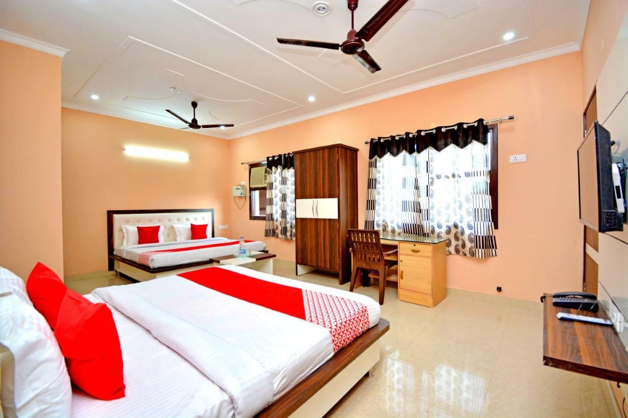 Hotel Oyo 40676 Rs