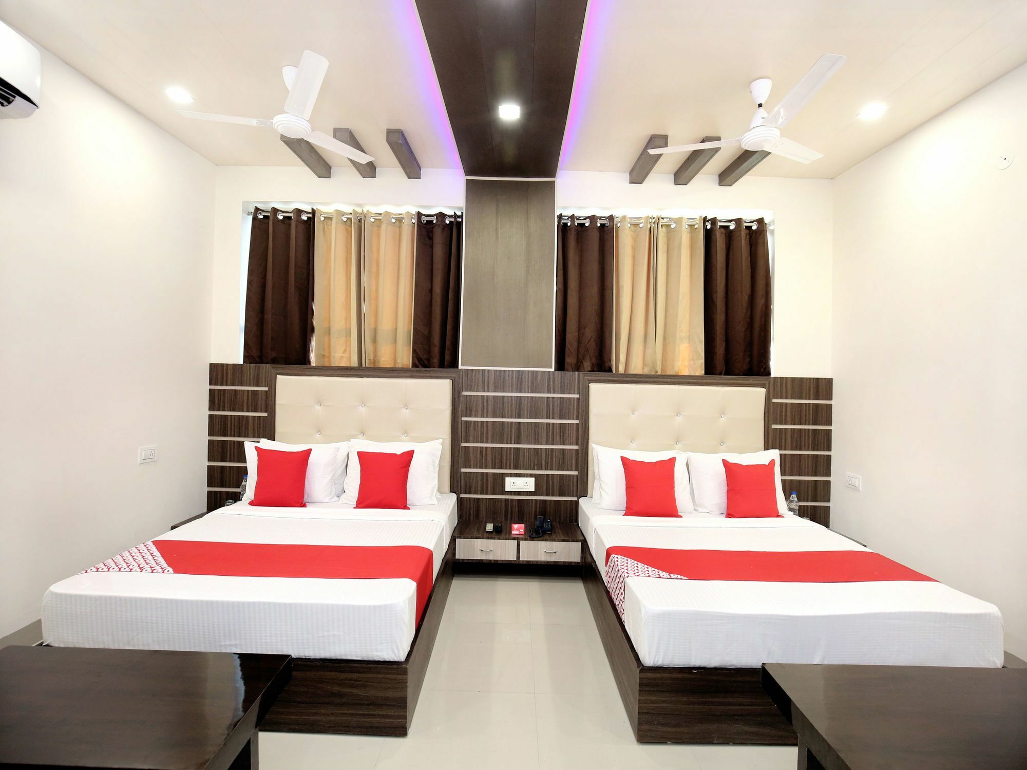 Oyo 12354 Sangreela Hotel