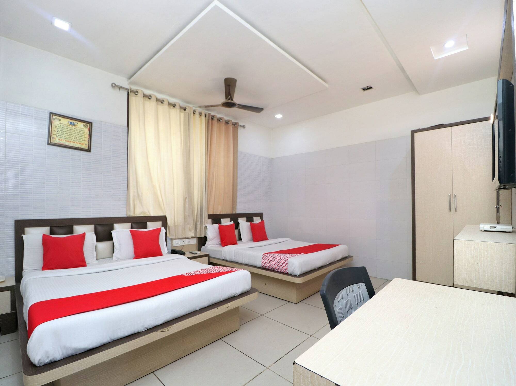 Oyo 23357 Raj Tirath Niwas Amritsar