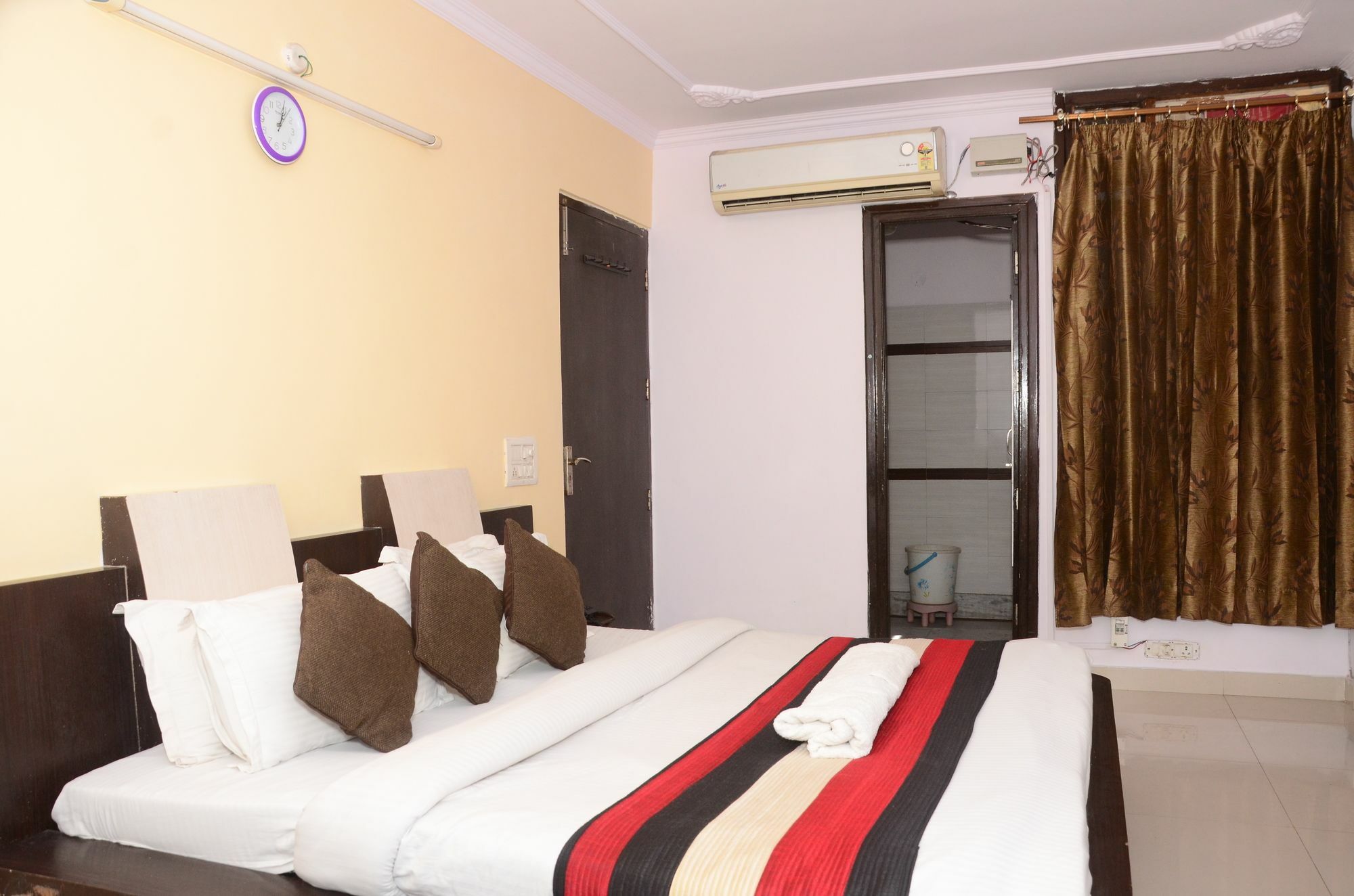 Guest house Gurjeet Guest House 50Mtr From Golden Temple 3*