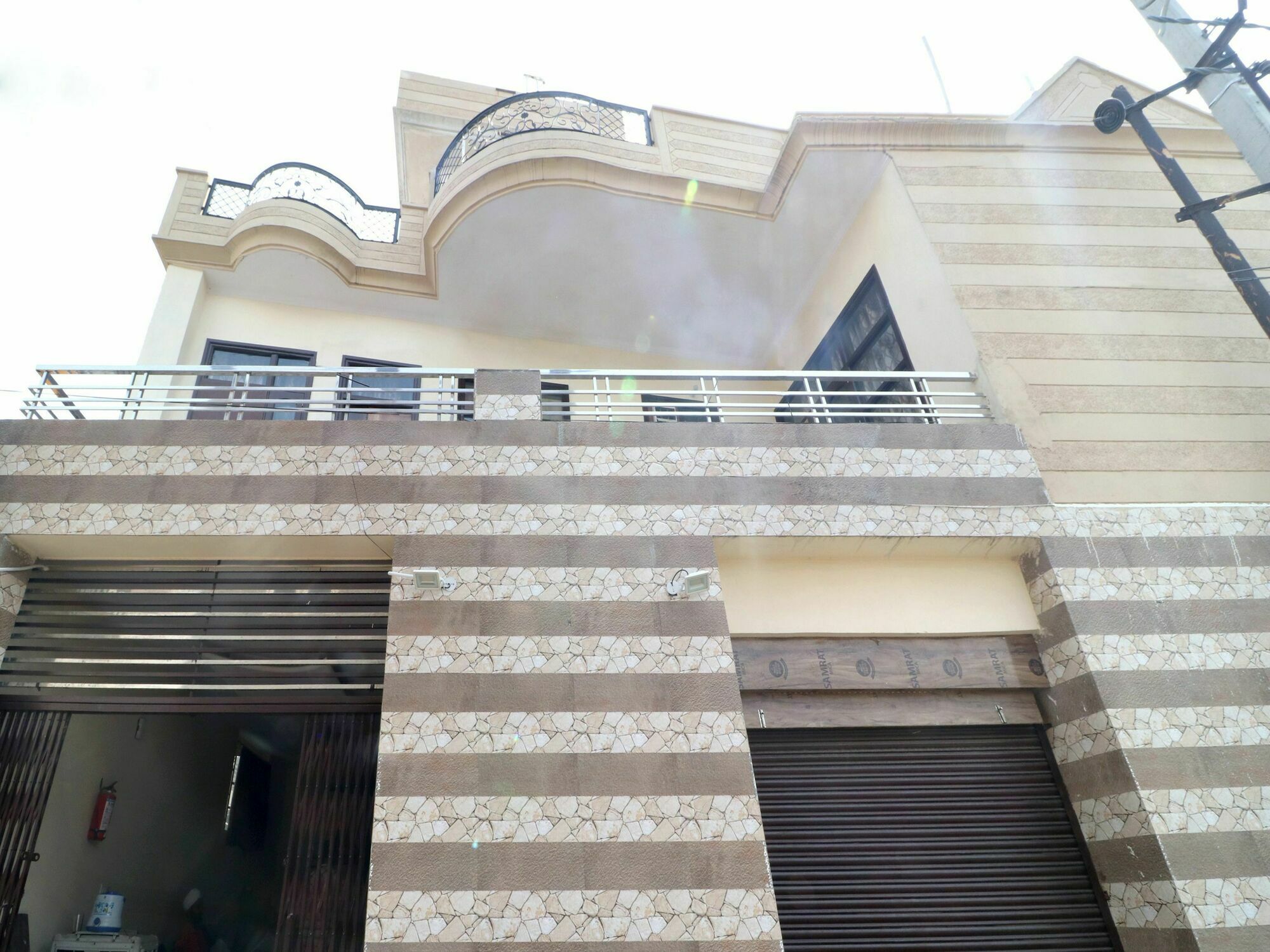 Oyo 16494 Dhunna Hotel