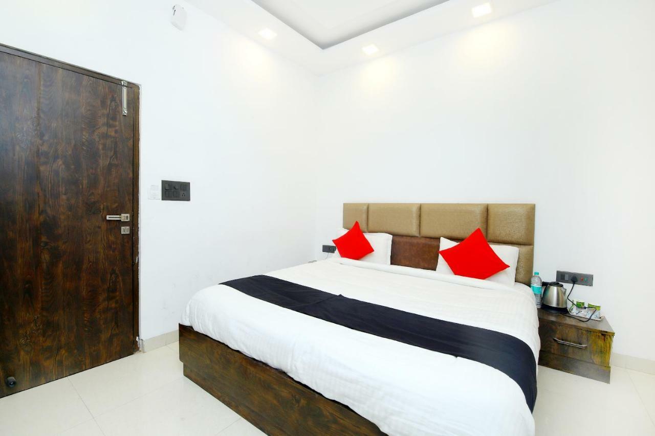 Capital O 44212 Northern Crown Hotel 3*