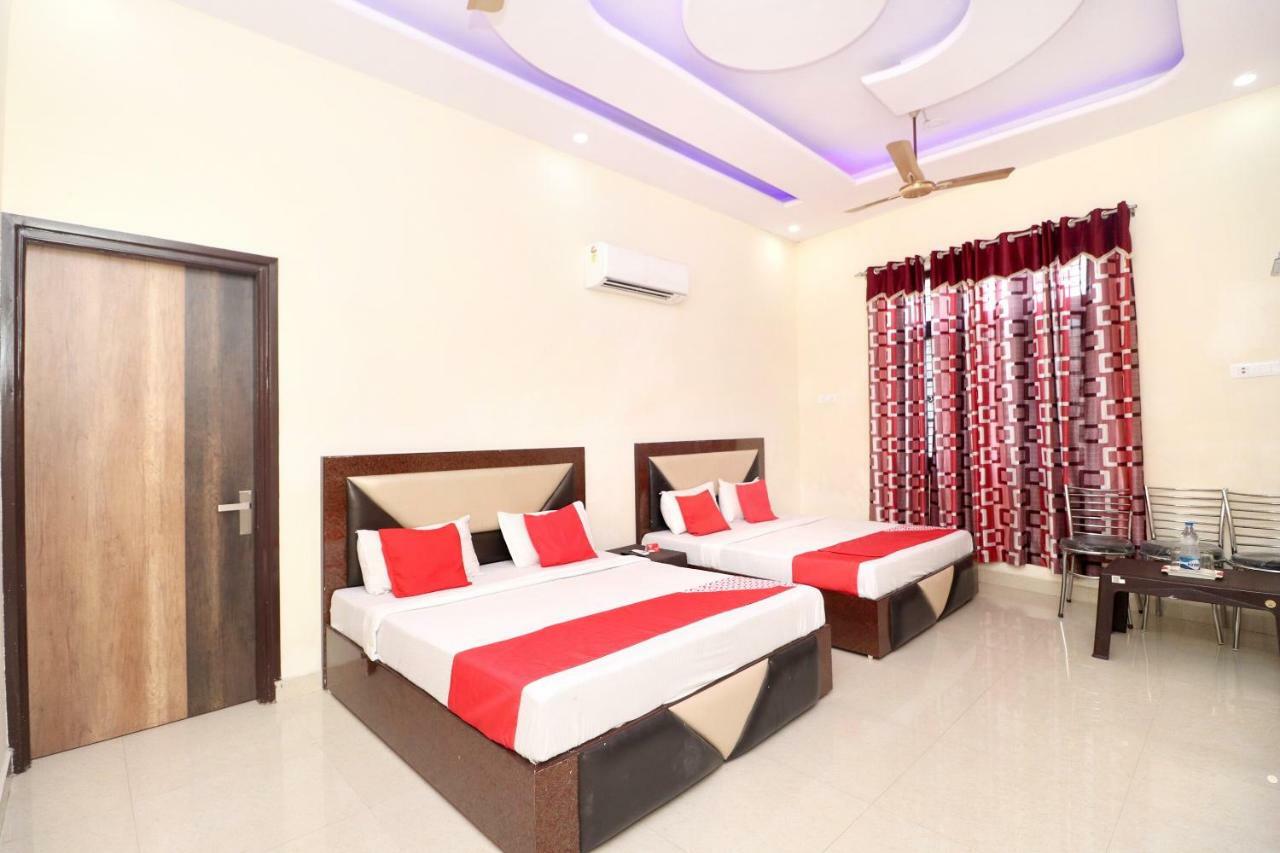 Oyo 16494 Dhunna Hotel 3*