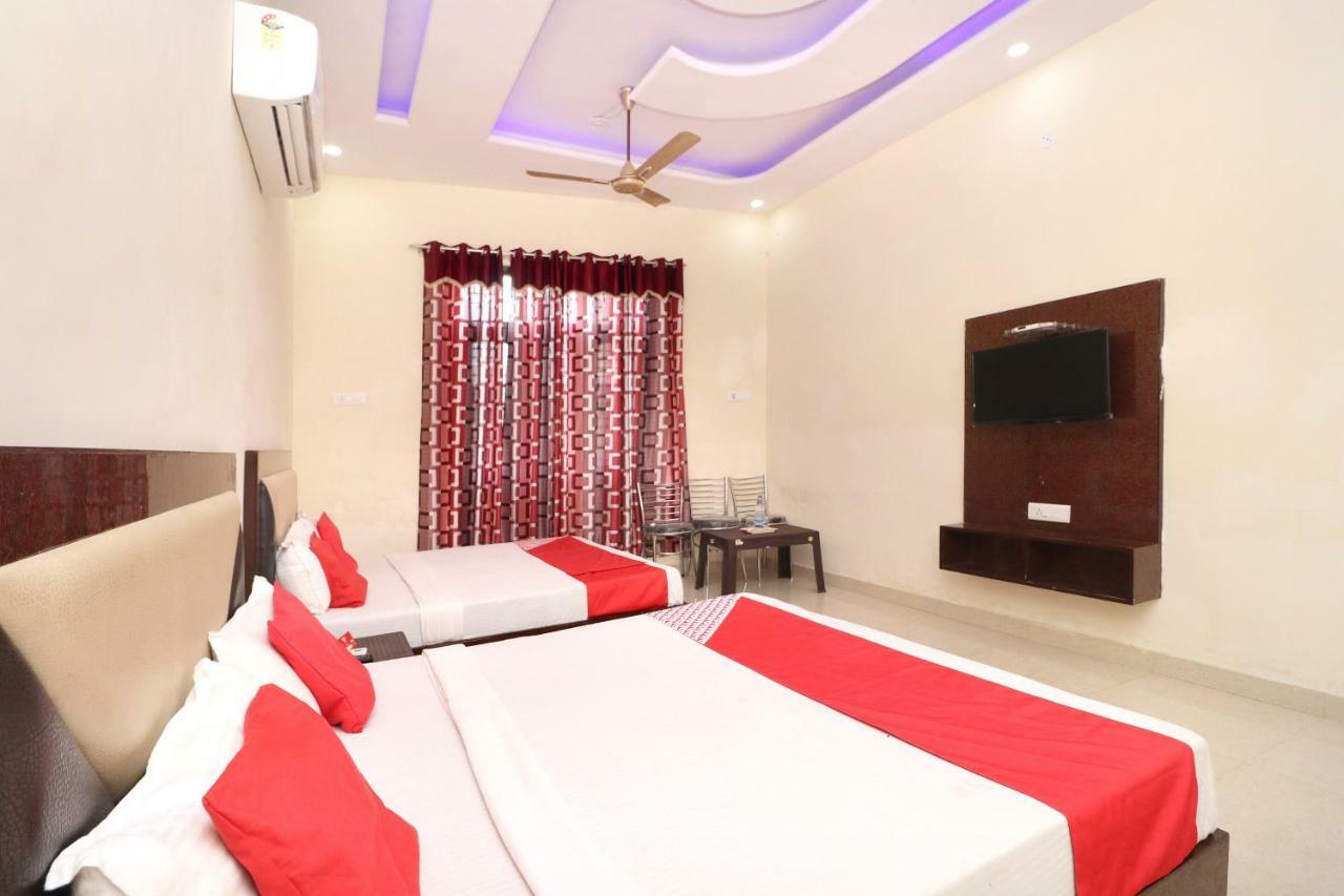 Oyo 16494 Dhunna Hotel Amritsar