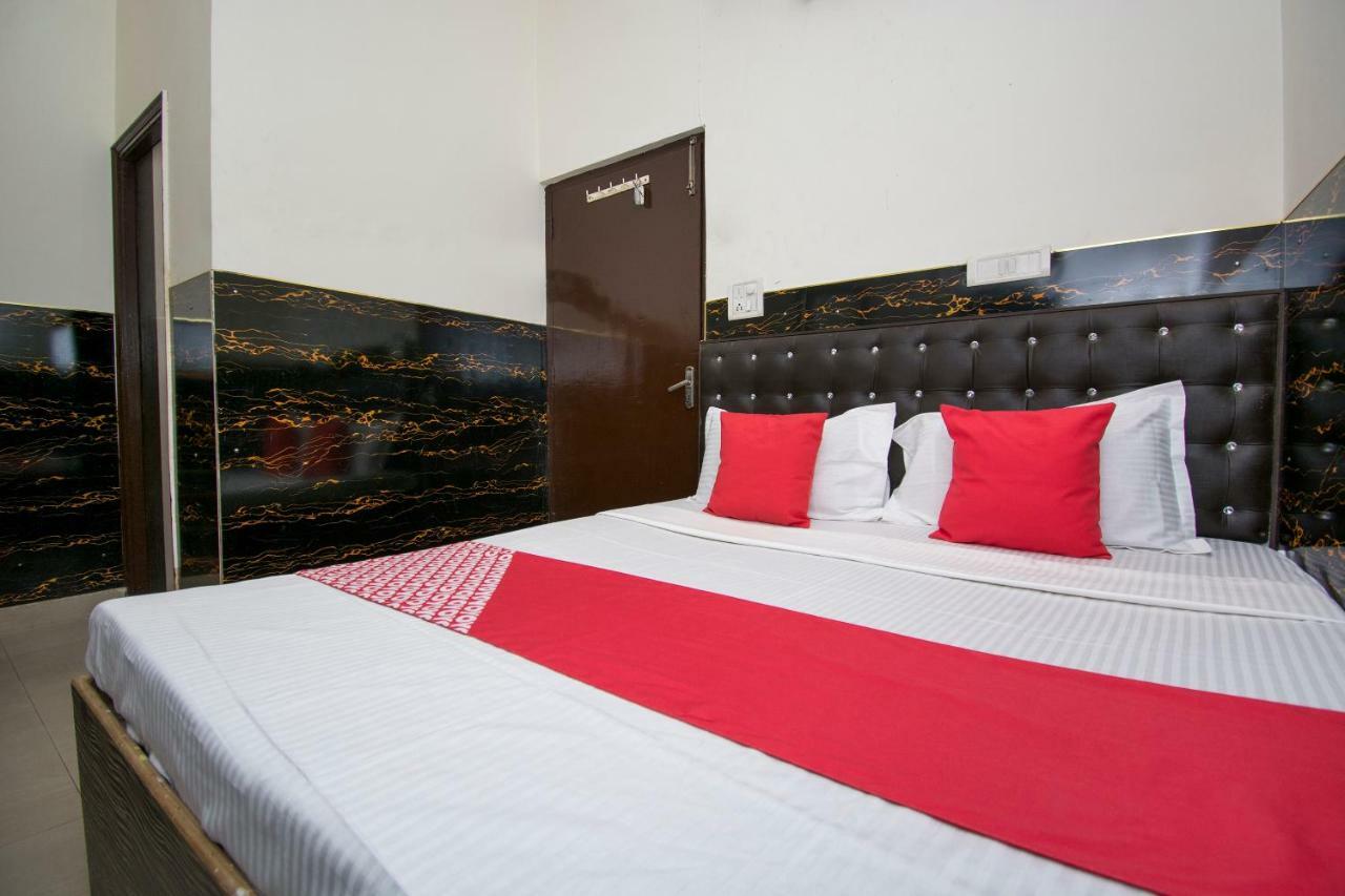 Hotel Oyo 43606 Darshan 3*