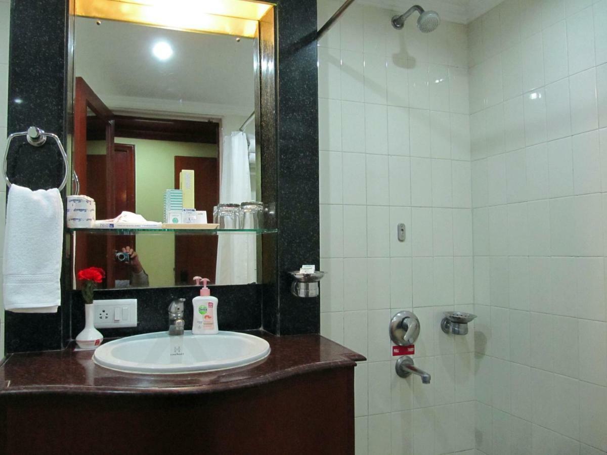Ritz Plaza Hotel 4*