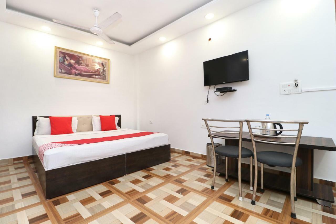 G Glossy Hotel