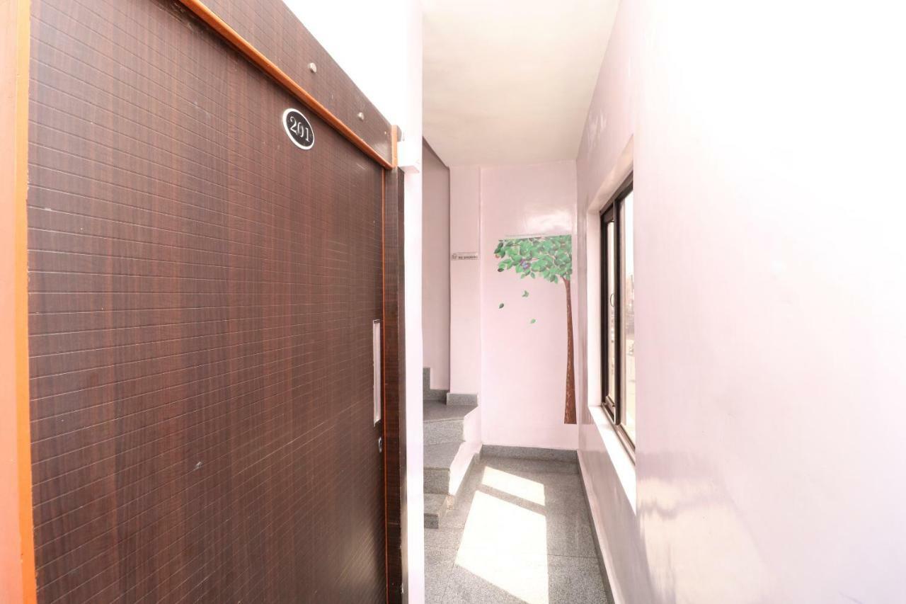 G Glossy Hotel