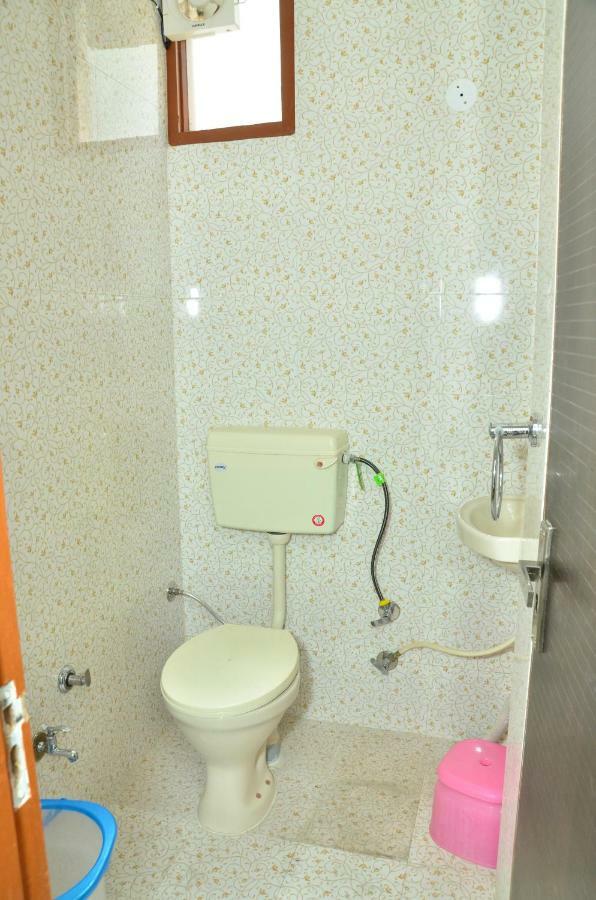 G Glossy Hotel *