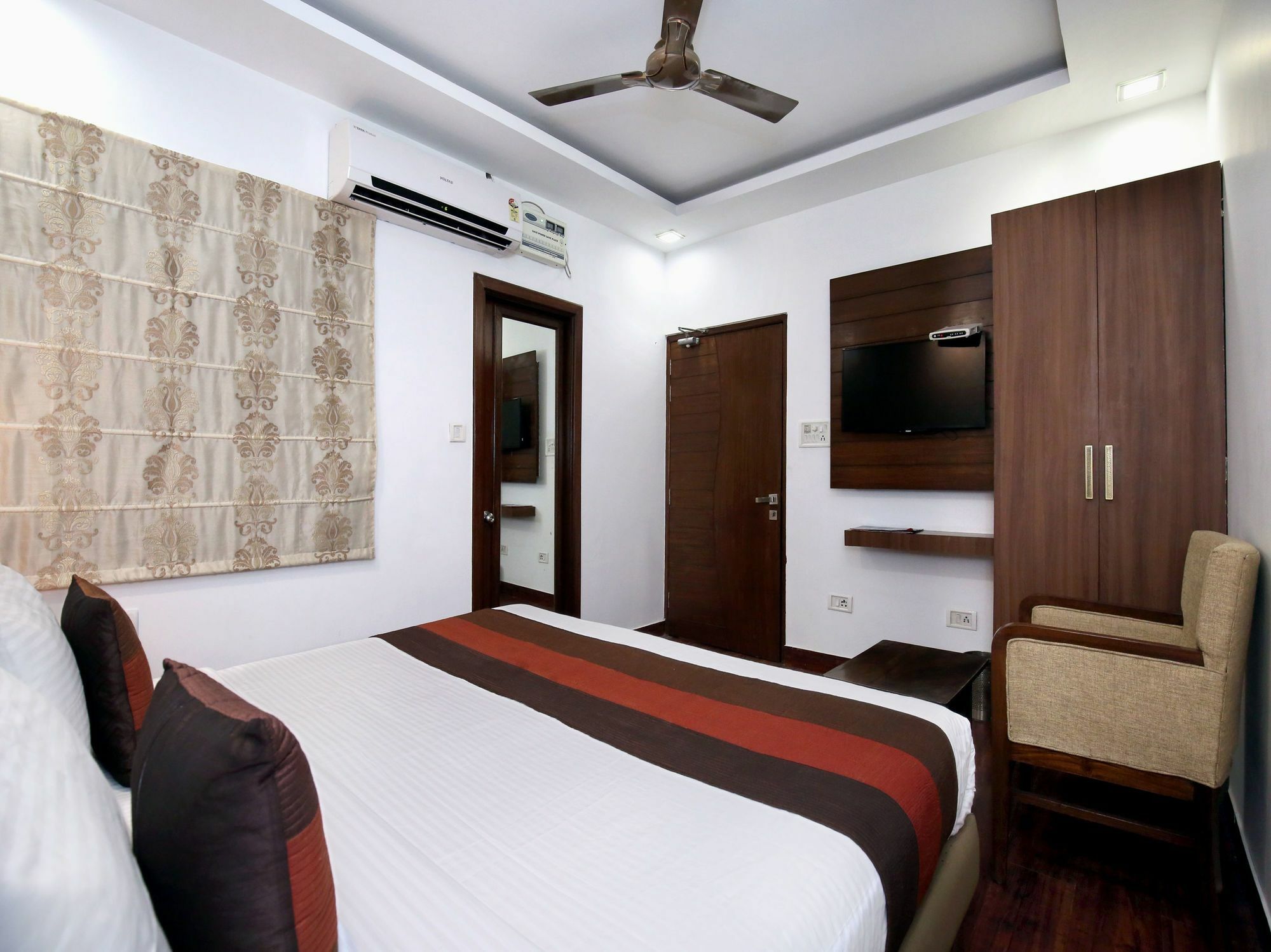 Oyo 9854 Highland Hotel 3*