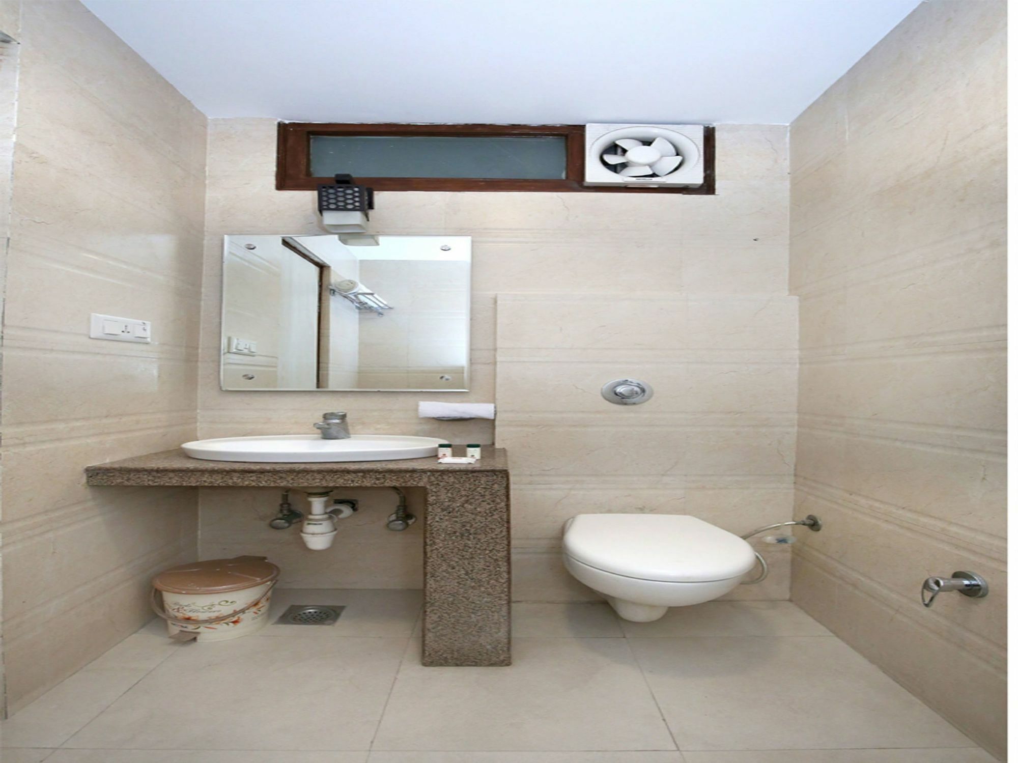 Hotel Oyo 9854 Highland 3*