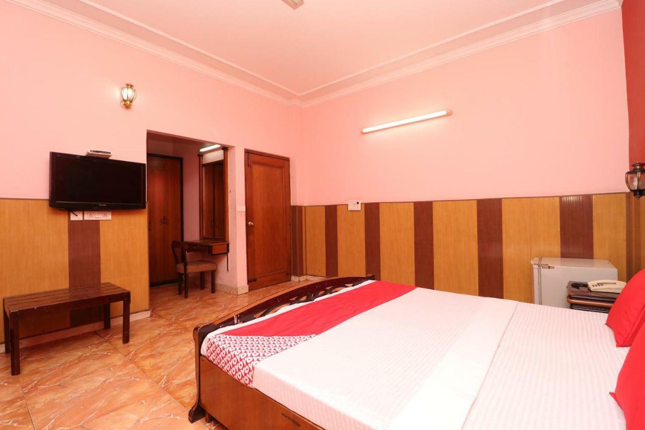 Vaccinated Staff - Capital O 35965 Kishore Castle Hotel