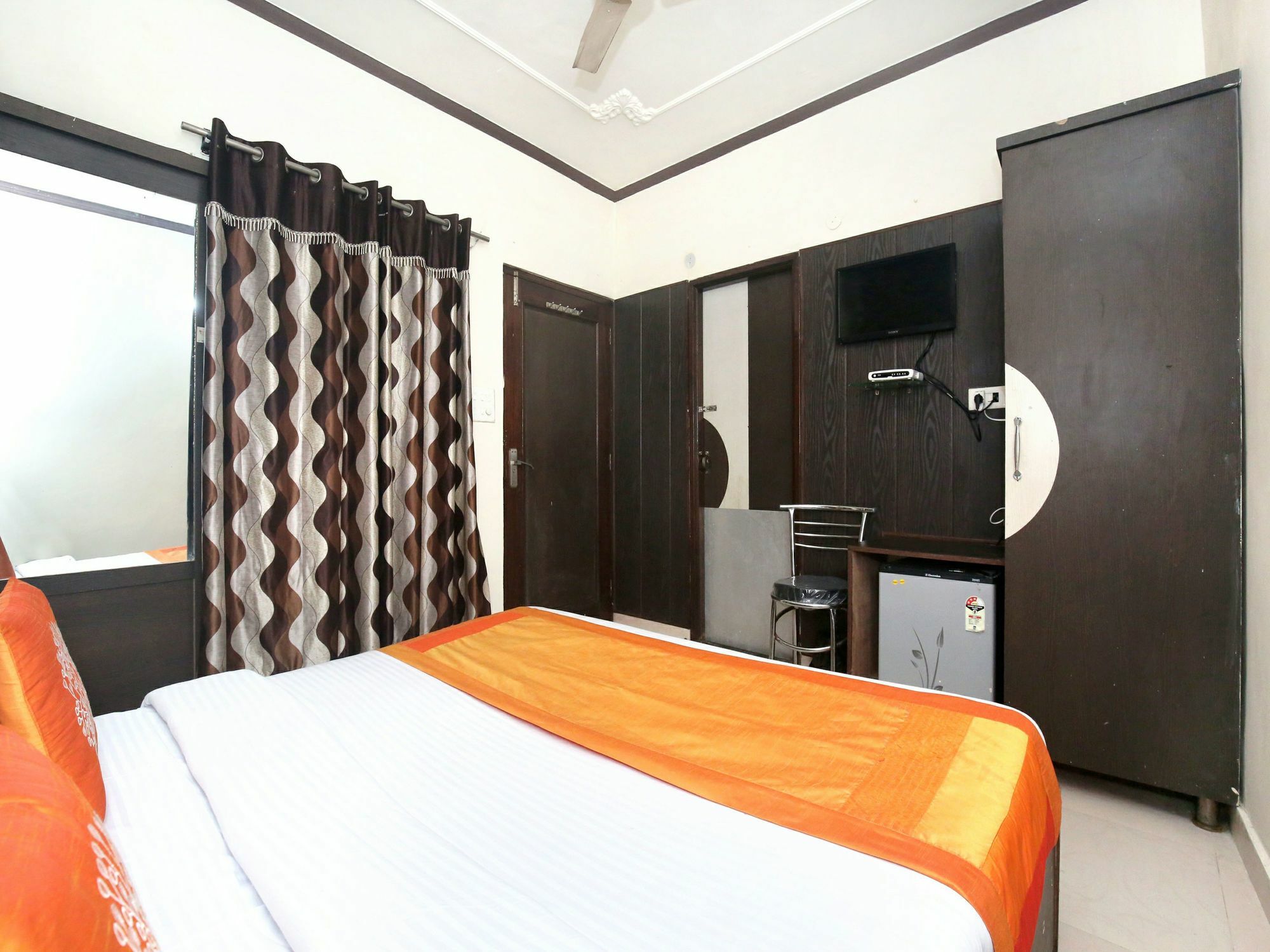 Hotel Guru Kalgidhar Residency