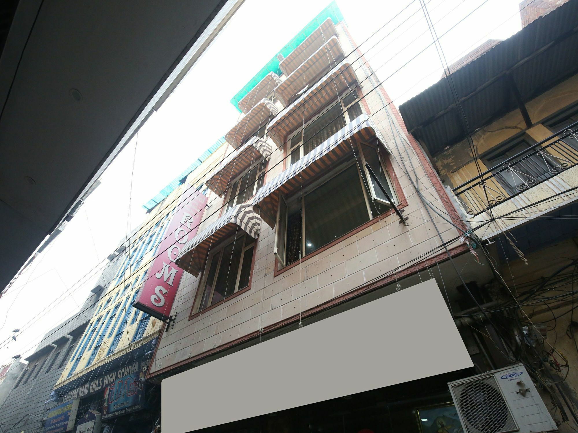 Hotel Guru Kalgidhar Residency