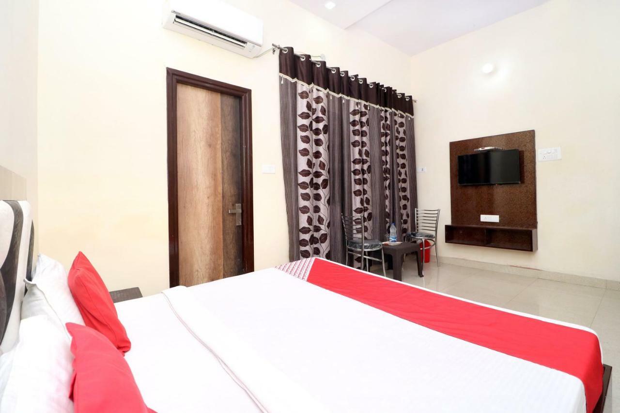 Hotel Oyo 16494 Dhunna 3*