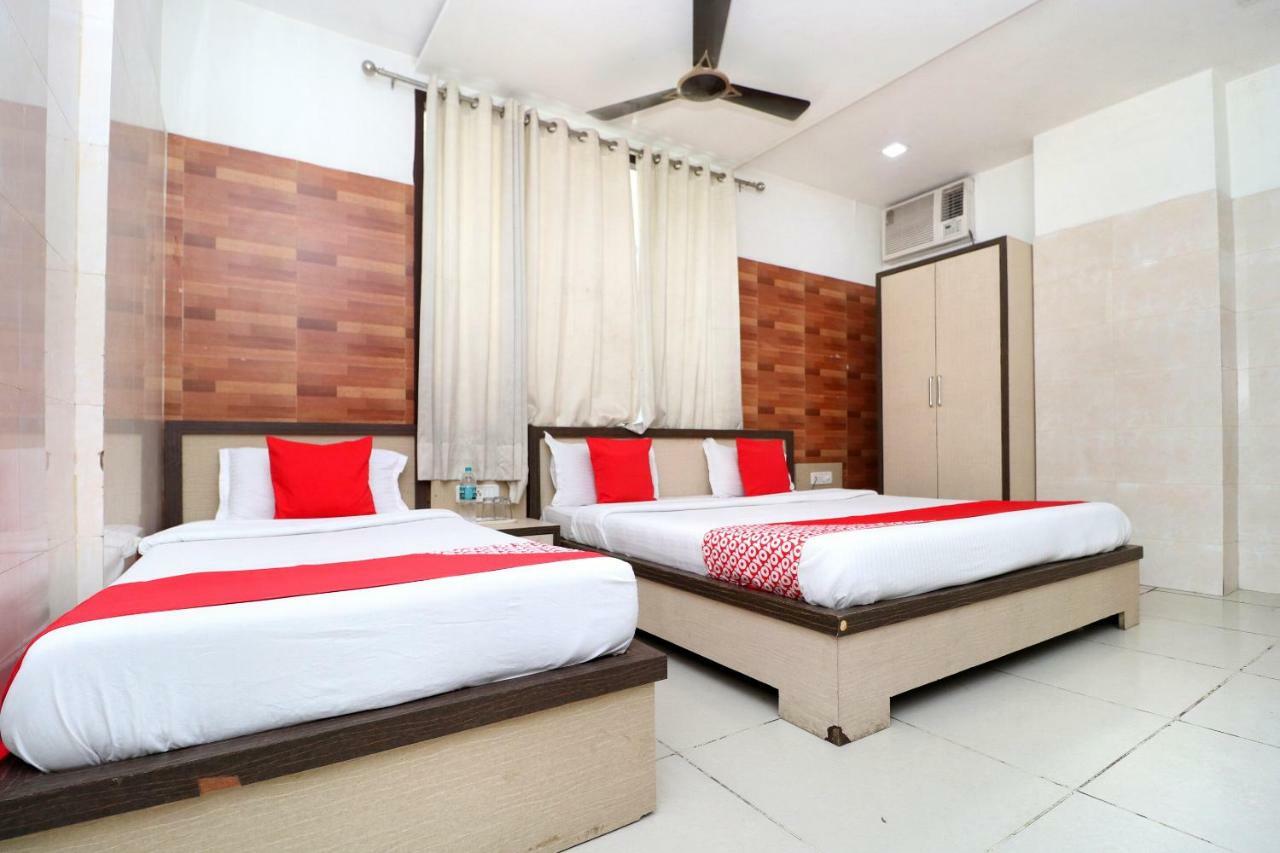 Oyo 23357 Raj Tirath Niwas
