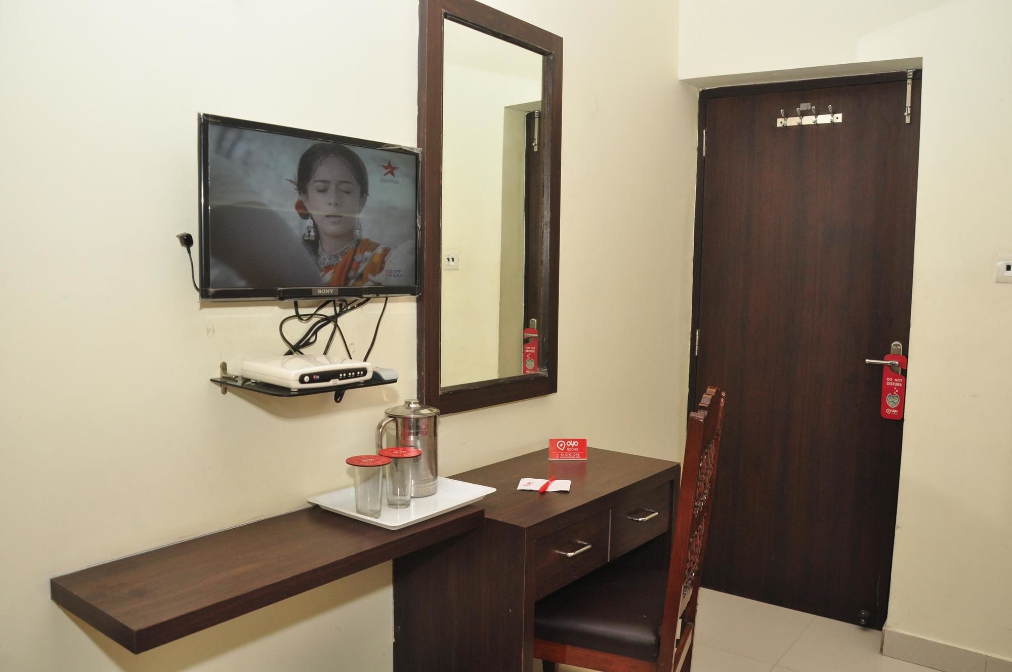 Oyo Centre Guru Nanak Bhawan Hotel 3*