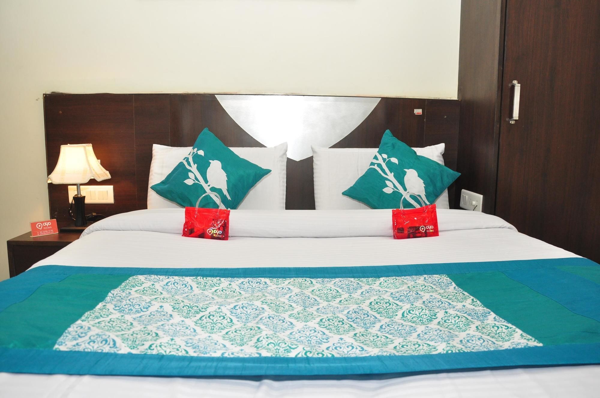 Oyo Centre Guru Nanak Bhawan Hotel 3*