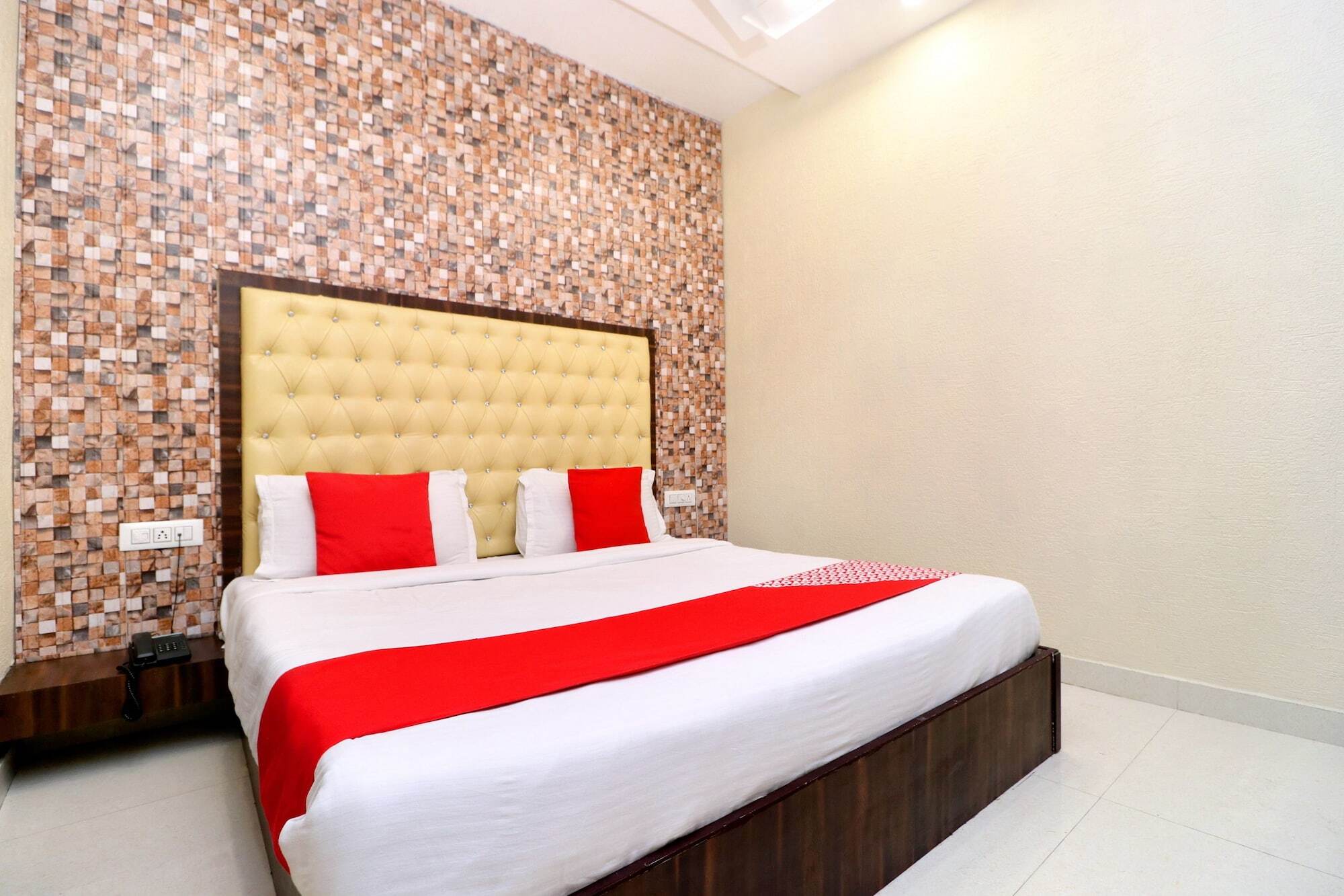 O Azaad Lifestyle Hotel 3*