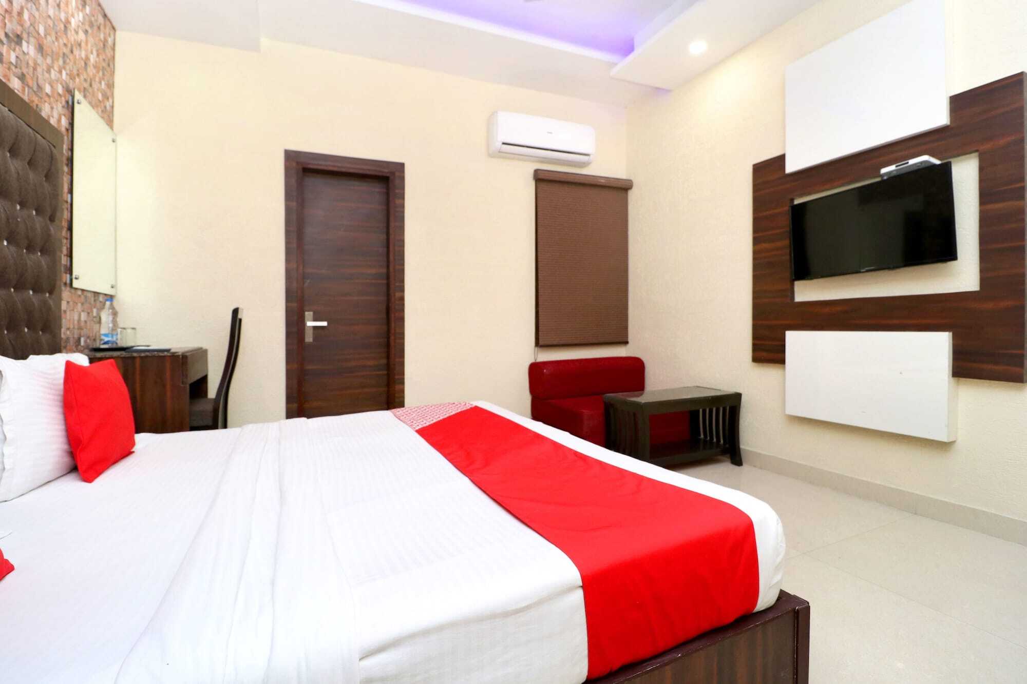 O Azaad Lifestyle Hotel 3*
