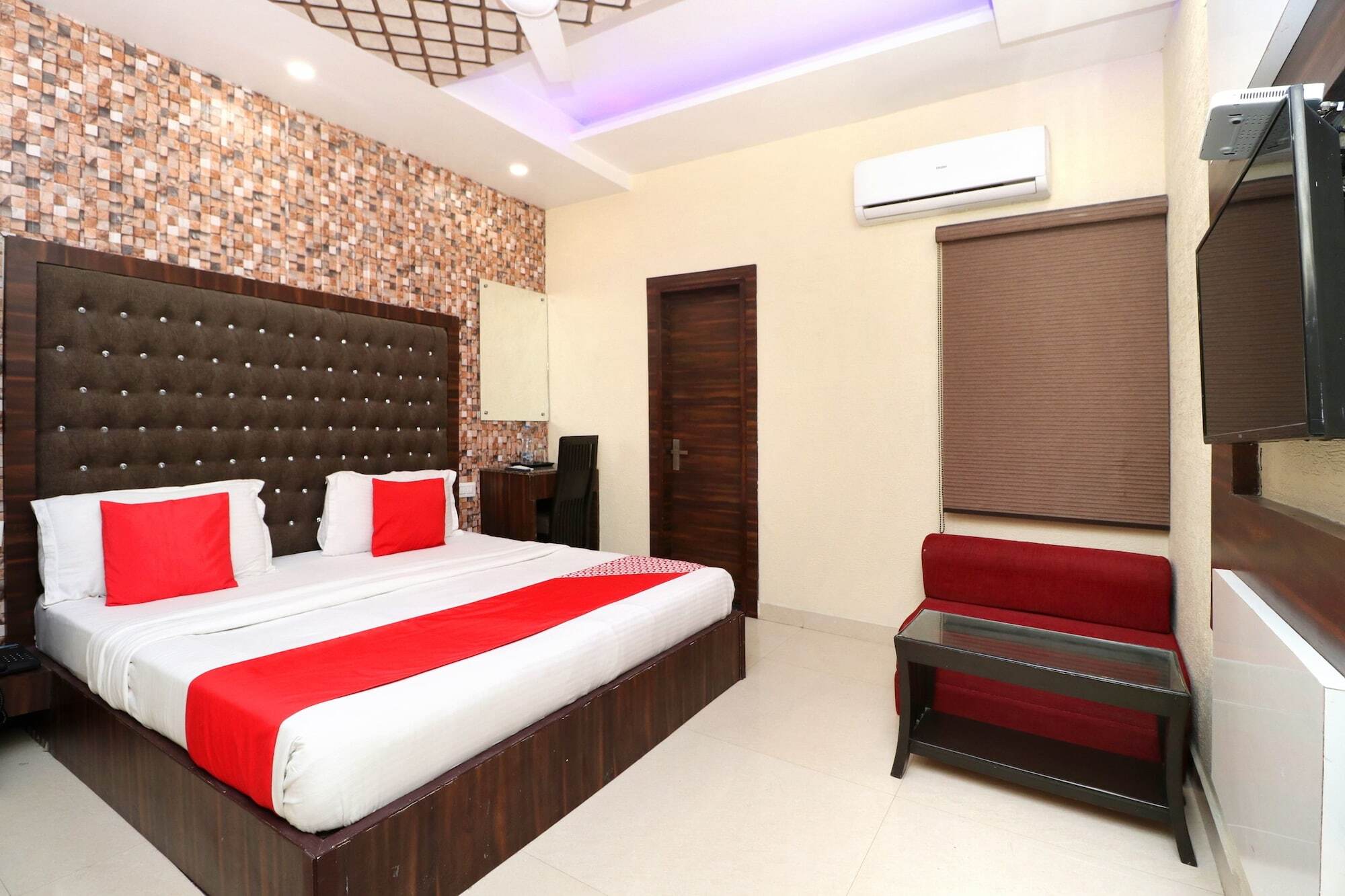 O Azaad Lifestyle Hotel 3*