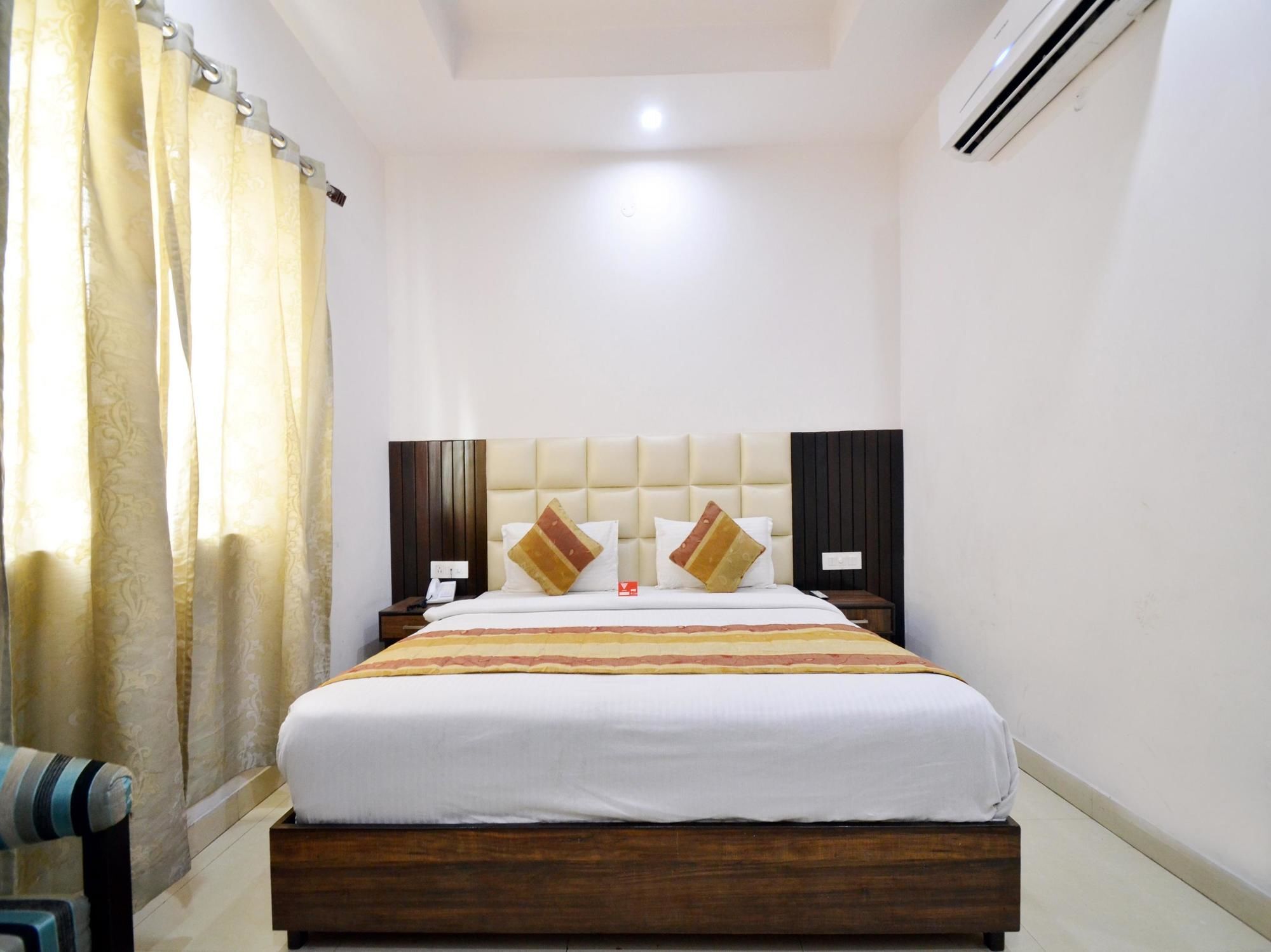 Hotel Oyo 5263 R C Regency Amritsar