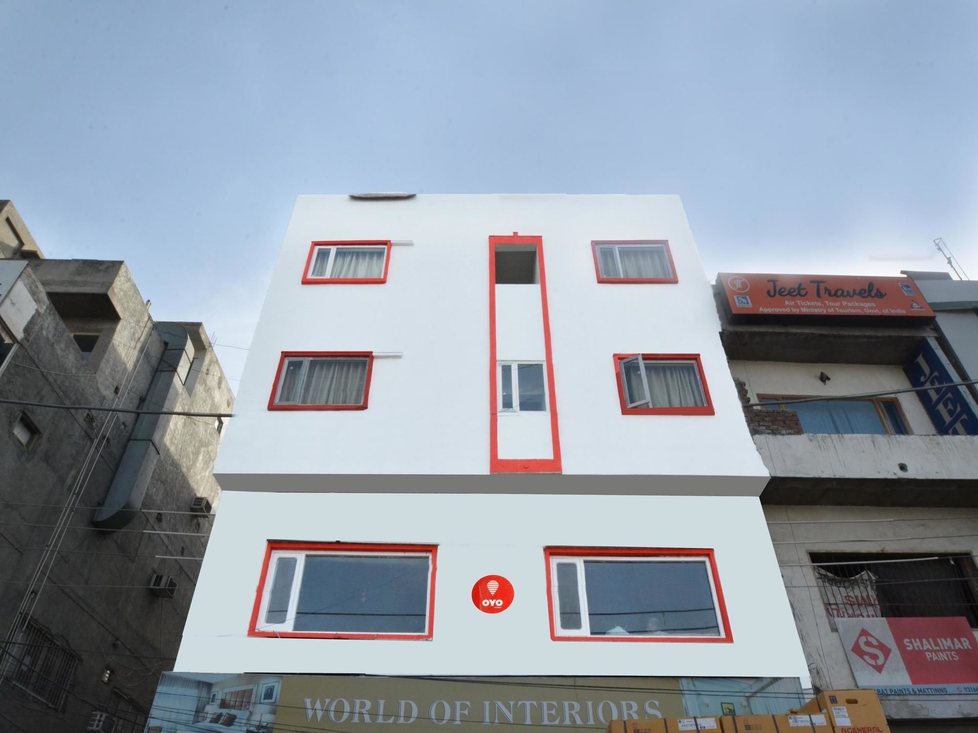 Hotel Oyo 5263 R C Regency