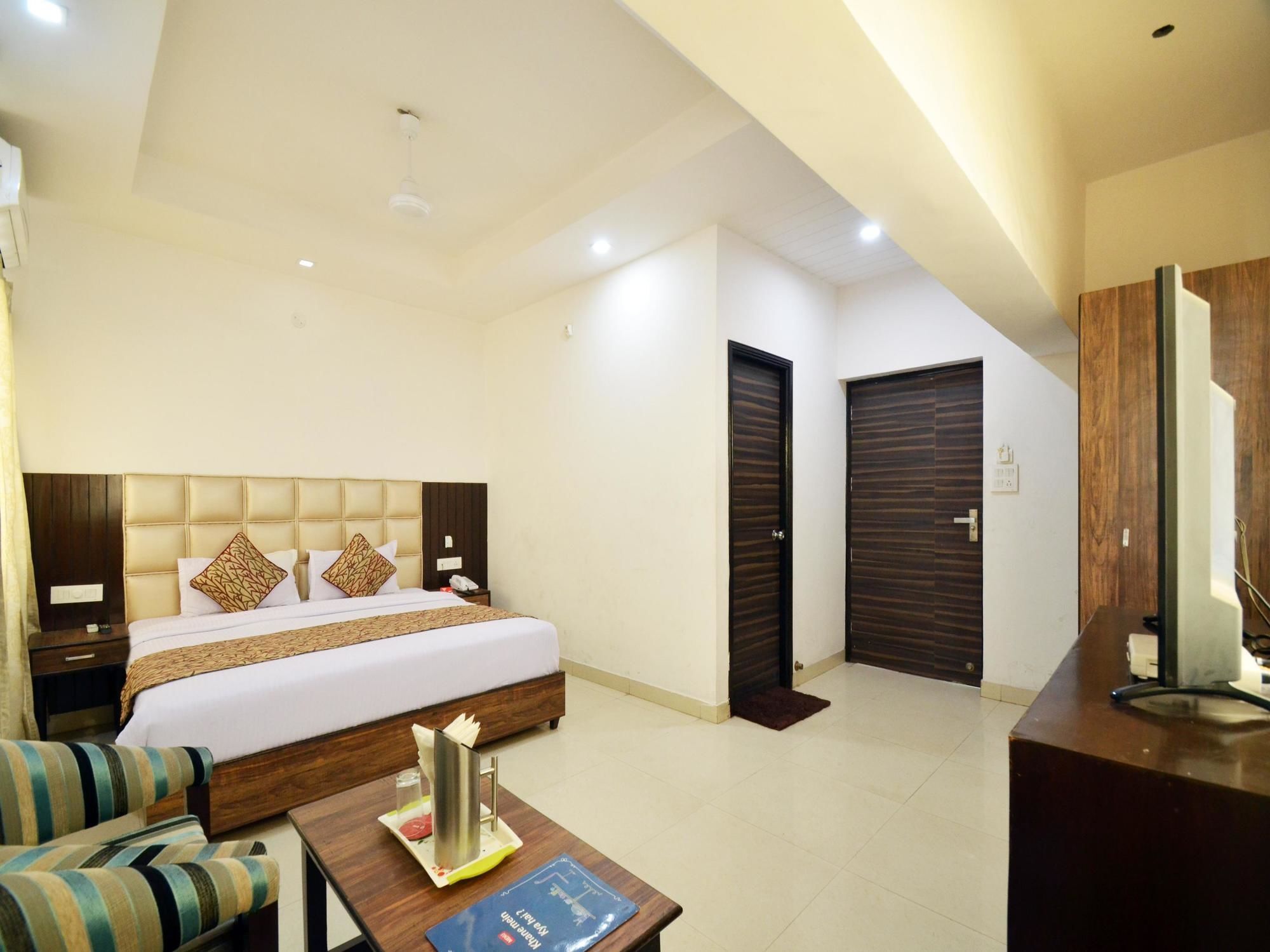Oyo 5263 R C Regency Amritsar