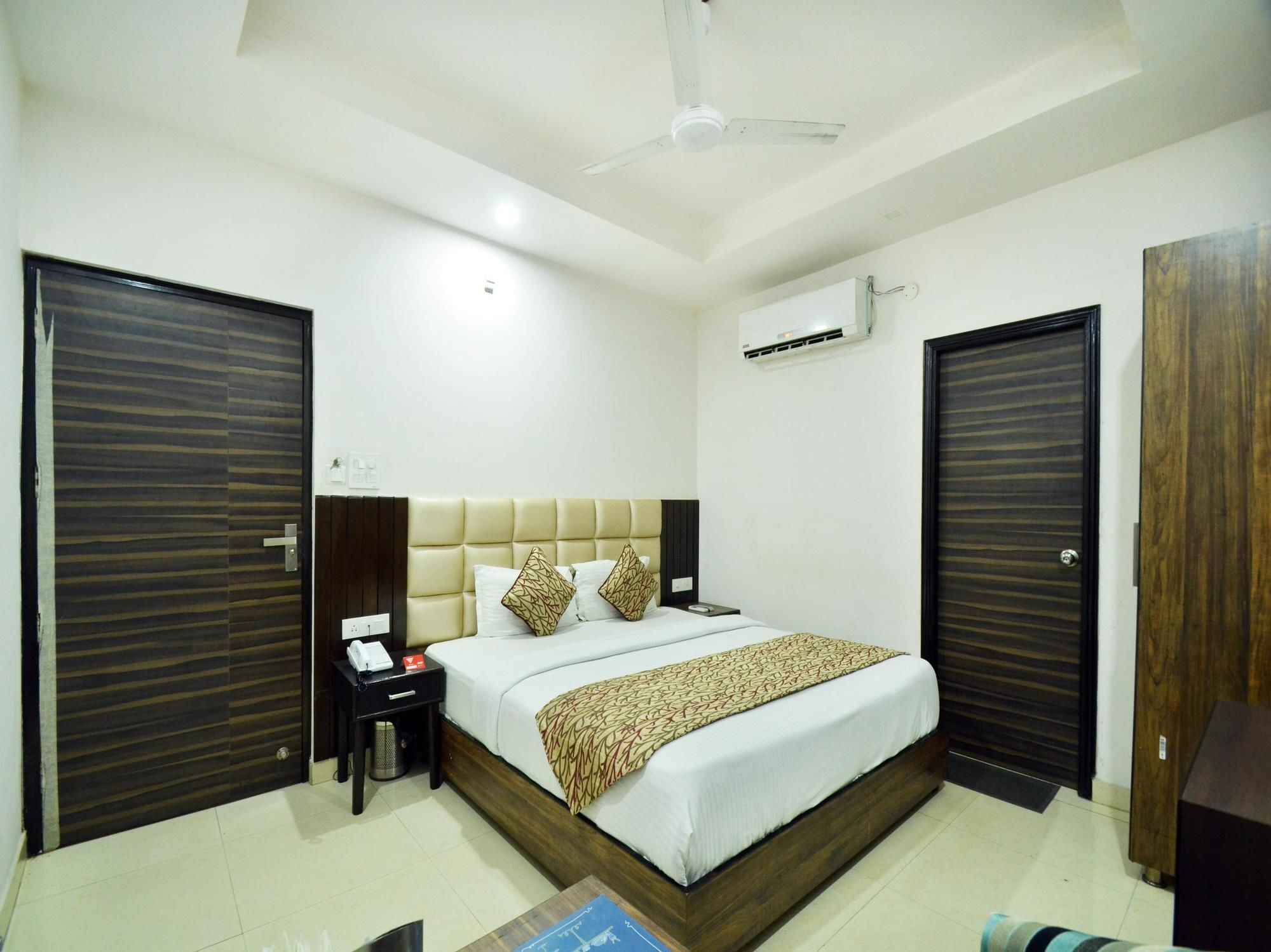 Hotel Oyo 5263 R C Regency Amritsar