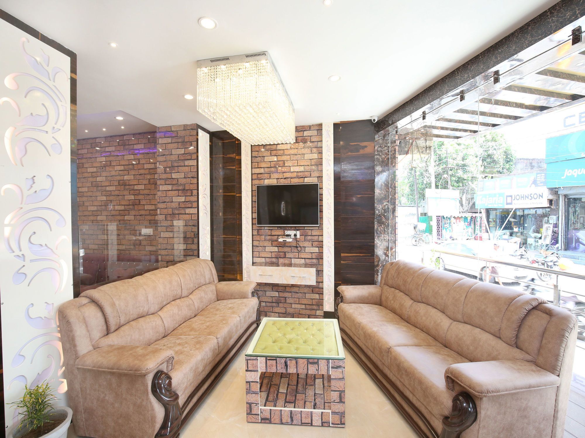Hotel Oyo 16341 C7