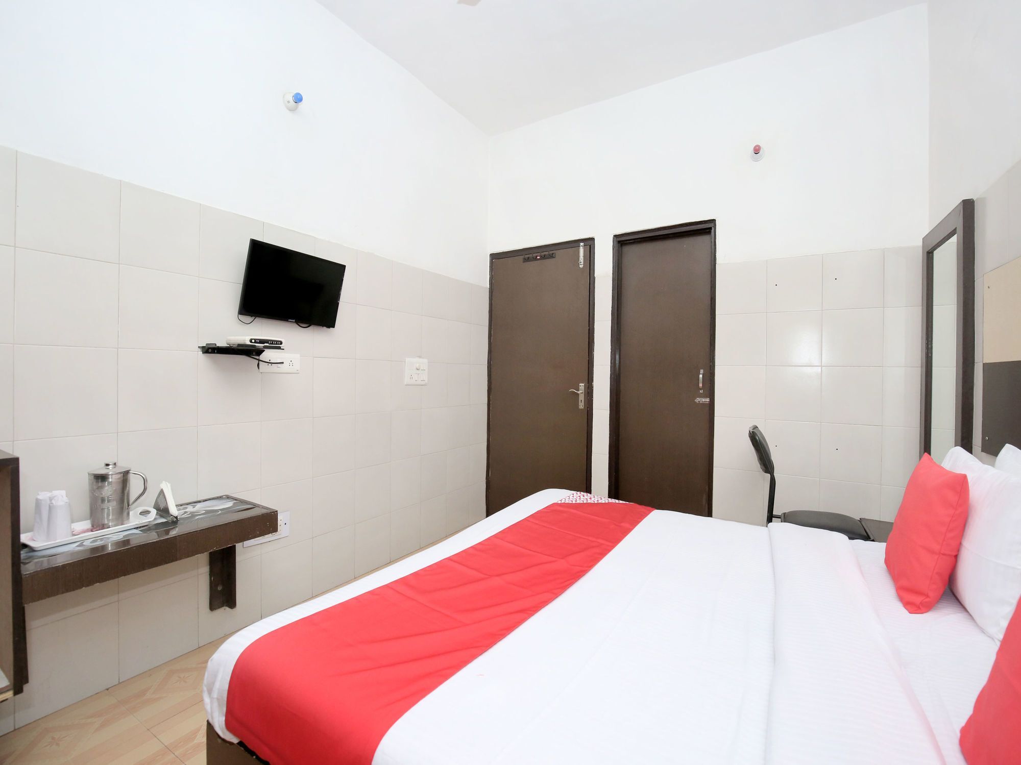Hotel Collection O 12986 The Red